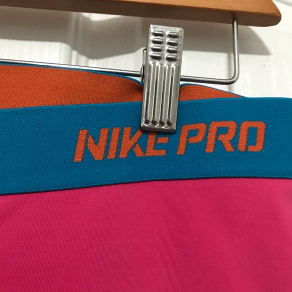 Nike Pro athletic cropped leggings. Size Medium Barbiecore pink - Picture 2 of 8